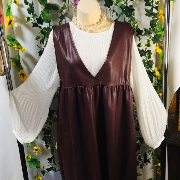 *PREVIEW* cream blouse. So soft and feminine π€ - Picture 10 of 11